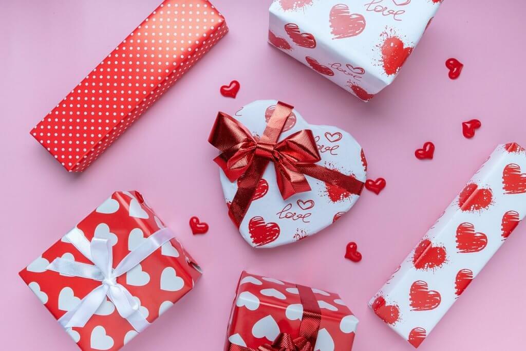 Valentine's Day Tops Search on Amazon for January 2023
