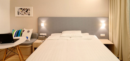 Automated hotel text messaging: How to improve hospitality business with SMS marketing