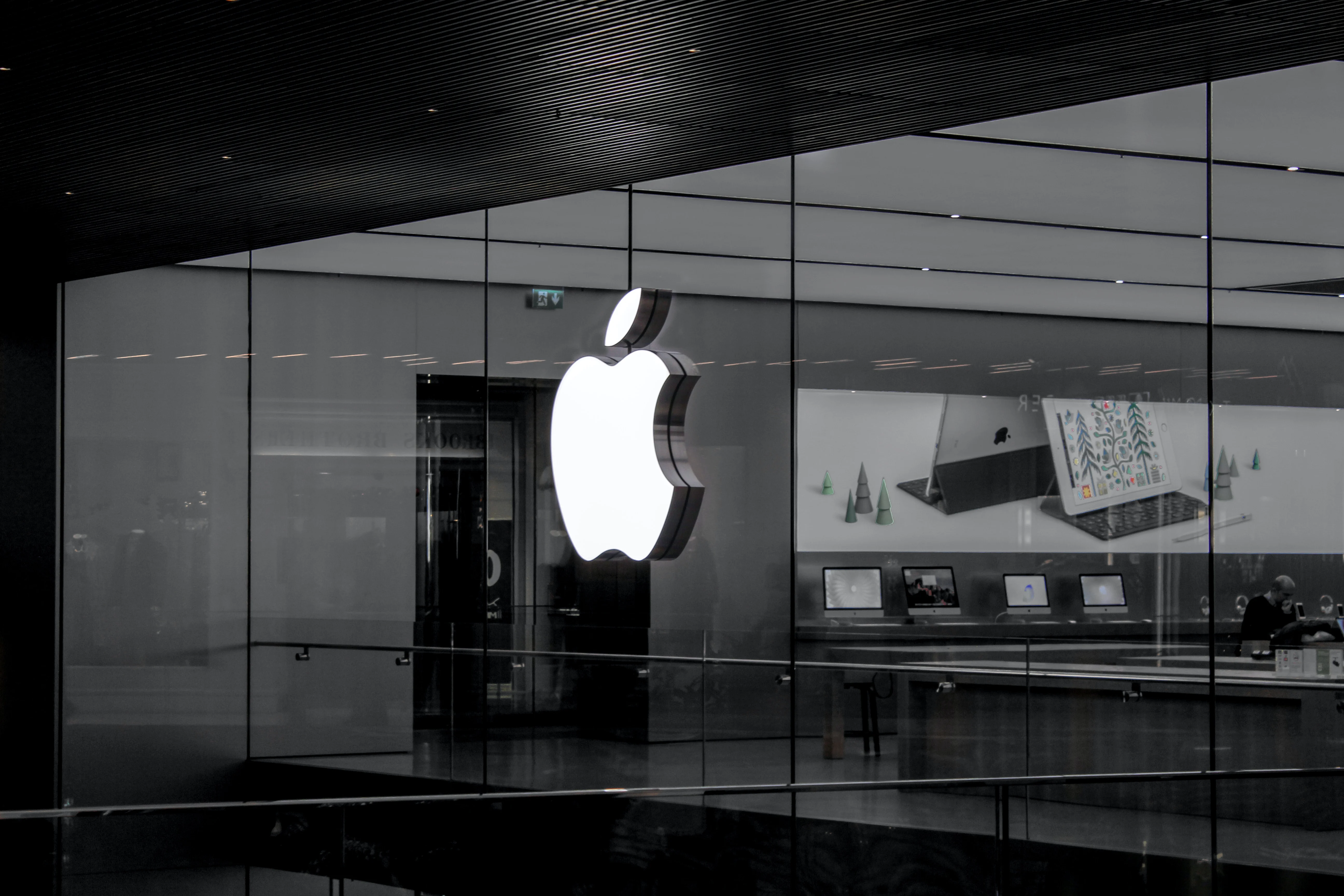 Apple Joins the Live Commerce Bandwagon