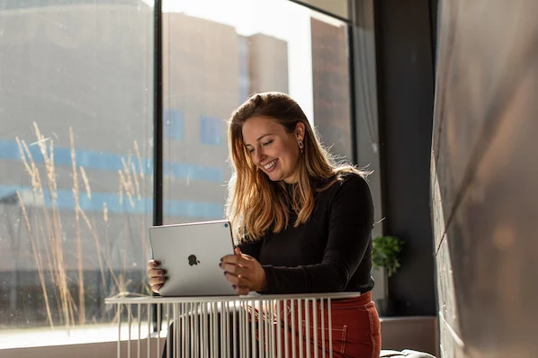 8 Easy Social Media Marketing Tips for Introverts [+Best Apps]